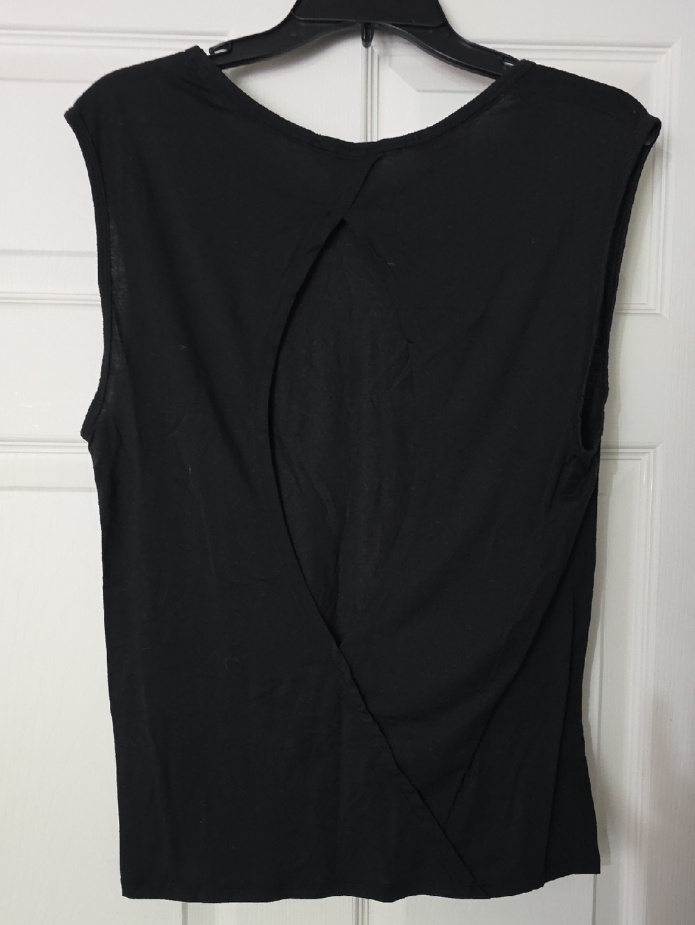 VS Twist-Back Top